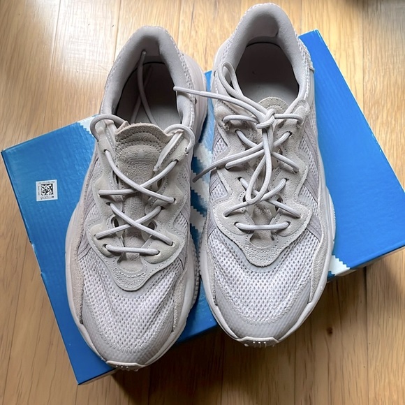 Women’s Ozweego Adidas - Picture 1 of 4